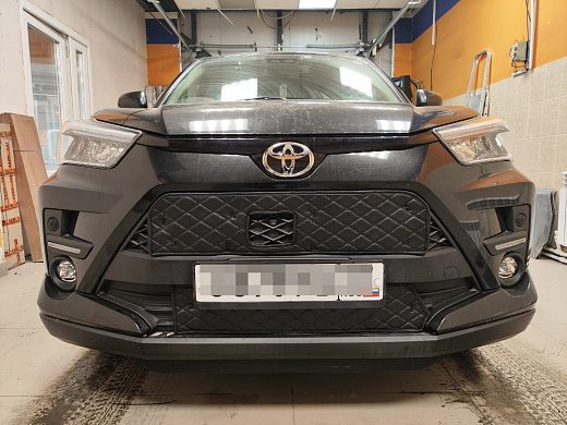 Утеплитель радиатора кожаный Toyota Raize 2019 -н.в.