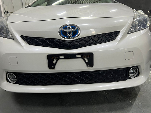 .Утеплитель радиатора кожаный Toyota Prius Alpha (XW40) 2011 - 2014