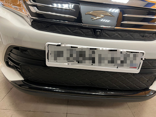 .Утеплитель радиатора кожаный из 2х частей Toyota Harrier 60 / 65 рестайлинг 2017-2020