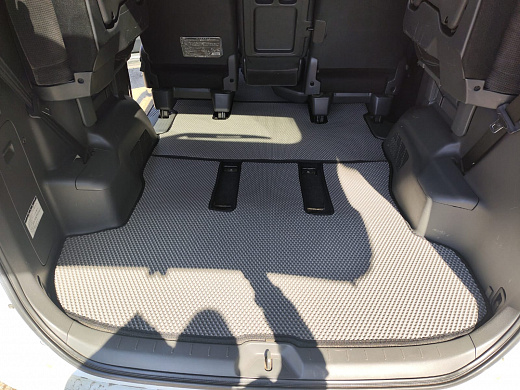 Коврик в багажник EVA TOYOTA Noah \ Voxy 70 /75 2007-2013 второй ряд 40/20/40 и 40/40 без рельс