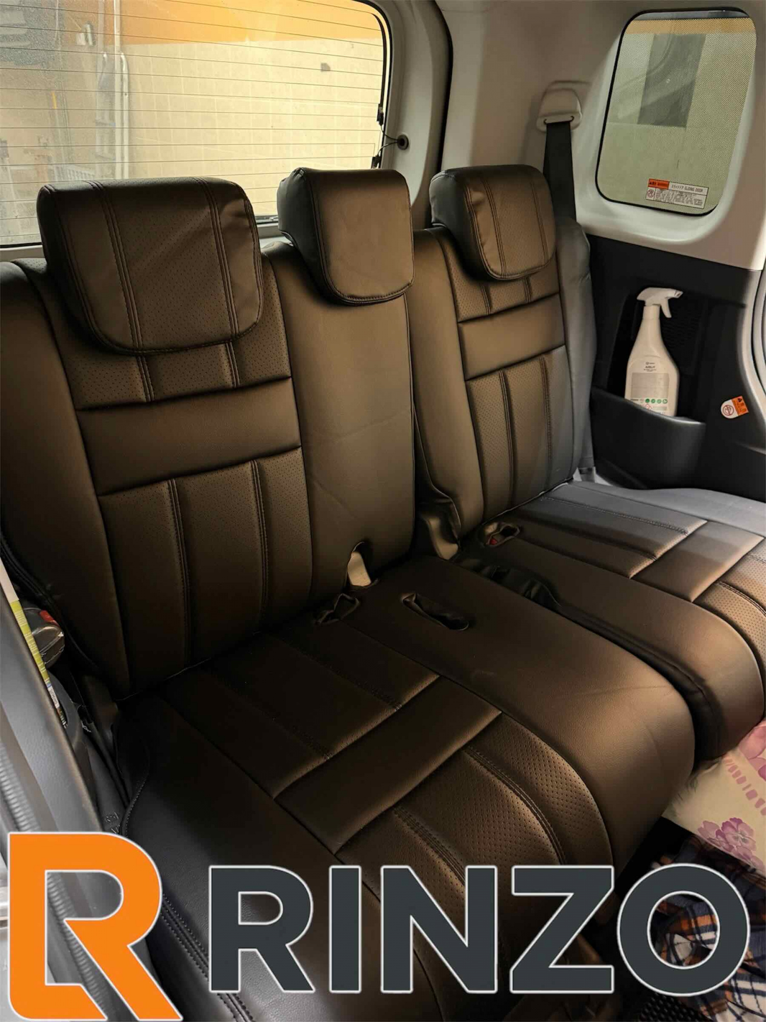 Чехлы Rinzo кожа PVC Toyota Tank; Roomy; Daihatsu Thor; Subaru Justy 2020-н.в. РЕСТ Подлок.	(черный) Vector