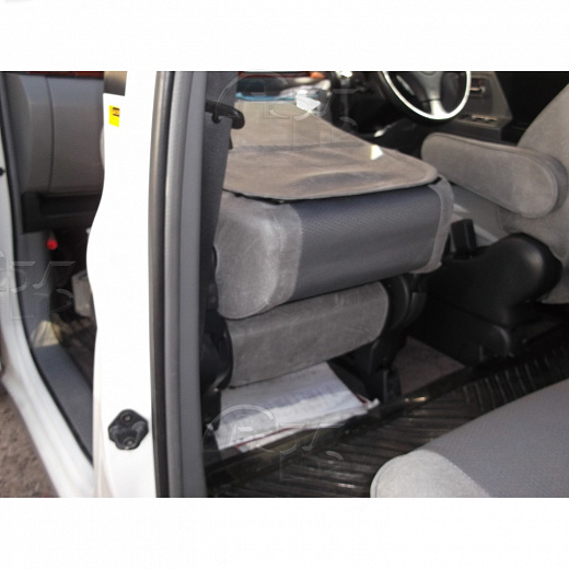 Чехлы из экокожи Toyota Voxy (Noah) 60 65 2001-2007 Трансформер, вращ.сид.  - 2 ряда Автокомфорт