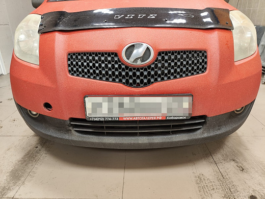 Утеплитель радиатора кожаный Toyota Vitz 90 2005 - 2007 ДО рестайлинг