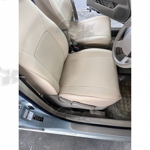 Чехлы из экокожи Toyota Raum II+r [Z20] 05.2003-10.2011 60/40 4WD (Мод.451.0) Автокомфорт